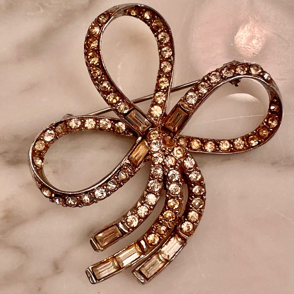 Vintage brooch with beautiful detail